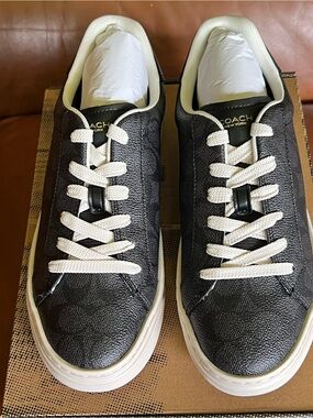 COACH

Women's High Line Update Signature Canvas Lace-Up Sneakers
NWB